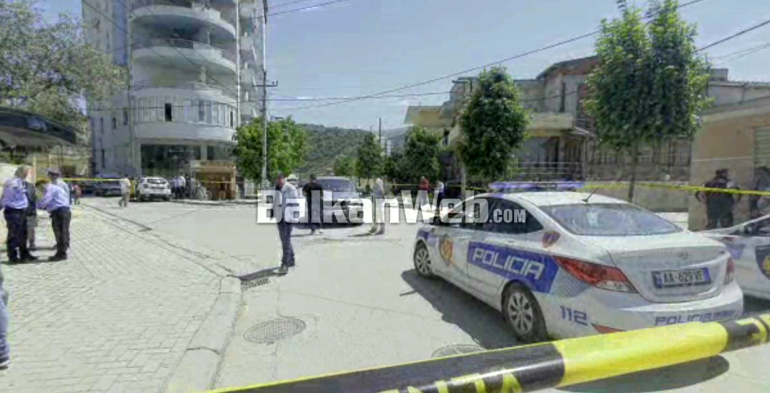 ATENTAT NË VLORË/ U qëllua me breshëri kallashnikovi në makinën e tij, humb jetën në spital 40-vjeçari