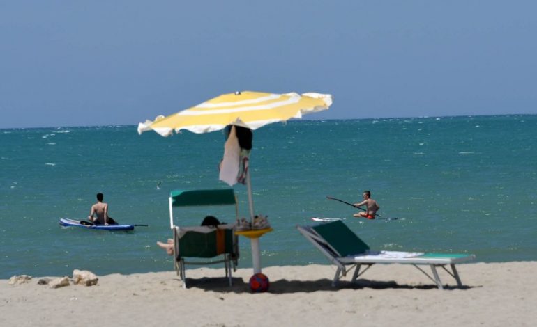 PËRGATITUNI PËR PLAZH/ Meteorologu tregon sa do arrijnë temperaturat gjatë kësaj jave