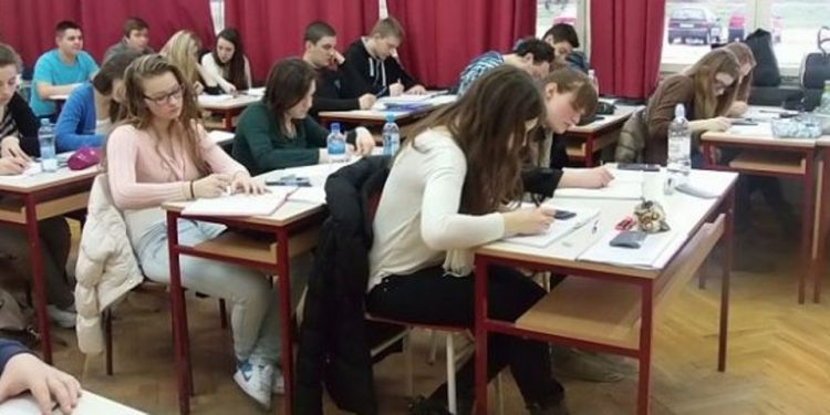 DALIN DATAT/ Ndryshe nga një vit më parë, klasat e nënta do të zhvillojnë 3 provime