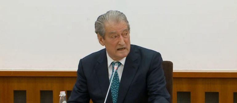 “NON GRATA”/ Berisha në konferencë: Blinken nuk mund të mbrohet nga imuniteti i tij në gjykatë! Dinjiteti im s’mund të preket…