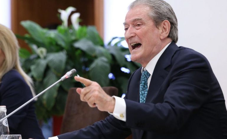Në kërkim të provave ndaj Berishës: Kur i kërkoi njerëzve të armatosen dhe Llalla e quajti normale. Por ka edhe më…