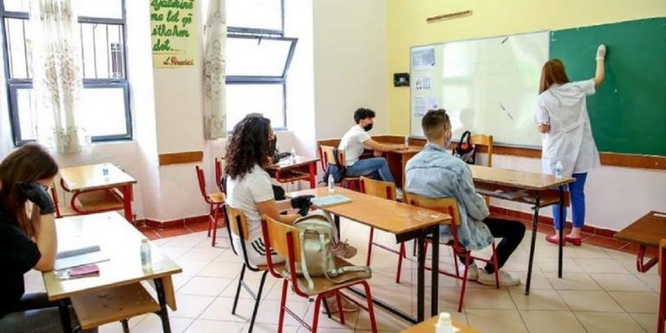 PUBLIKOHET DATA/ Ja kur e nisin vitin e ri mësimor shkollat 9-vjeçare dhe gjimnazet