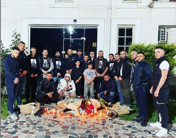 VRASJA E MEHMET QEMËS NGA SHOKU/ Miqtë bëjnë gjestin prekës në vendin ku ndodhi krimi: I paharruar…