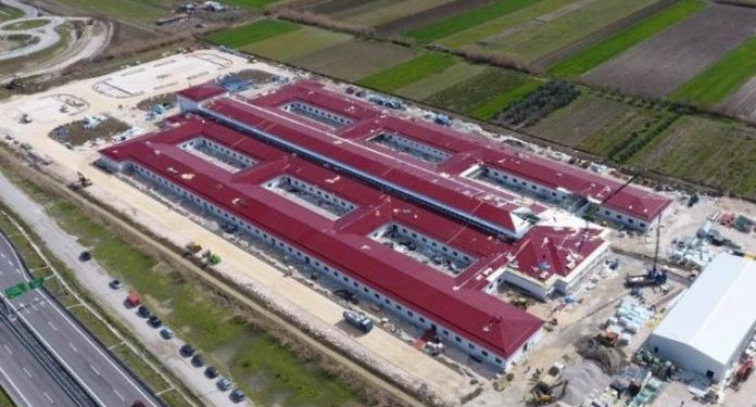 “TË LUMTUR QË DO SHKËMBEJMË…”/ Flasin mjekët shqiptarë dhe turq të spitalit memorial të Fierit