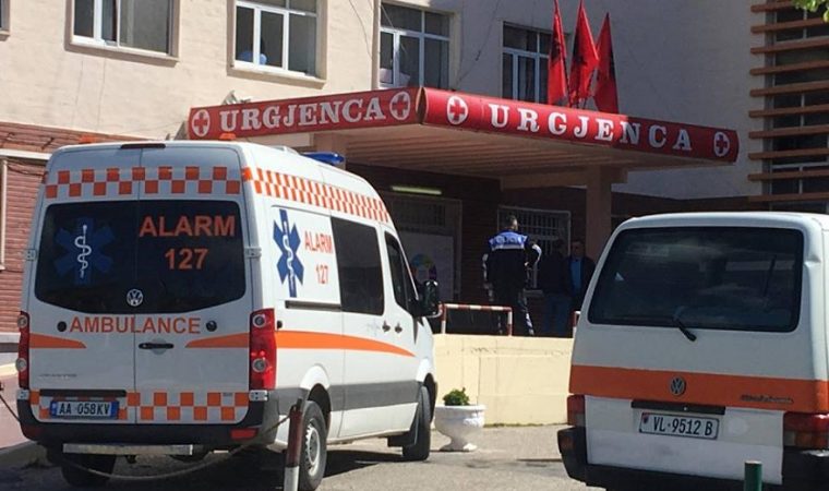 AKSIDENT NË VLORË/ Makina përplas fëmijën 10 vjeç, dërgohet me urgjencë në spital