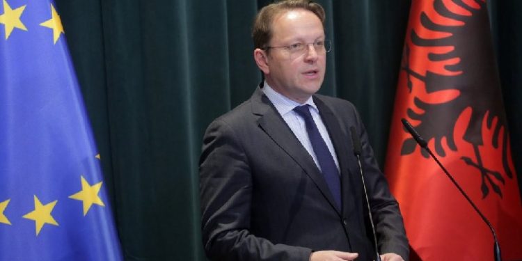 TURI NË BALLKANIN PERËNDIMOR/ Komisioneri për Zgjerimin, Varhelyi sot në Serbi. Ja kur vjen në Tiranë e Prishtinë