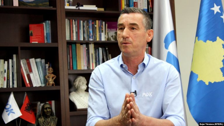U KTHYE PËR BABAIN/ Kadri Veseli do të qëndrojë tre ditë në Kosovë, më pas rikthehet në paraburgimin e Hagës