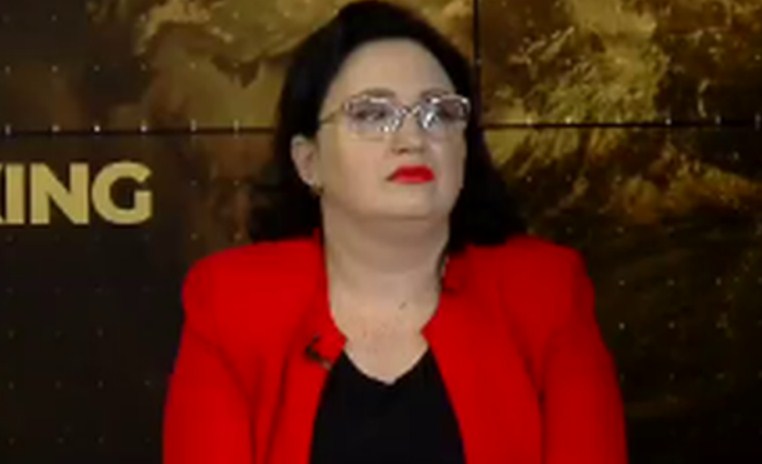 “DUKET SIKUR SHEH NJË TOP MODELE”/ Avokatja komenton VIDEOT e Enkeleda Kapedanit: Në atë moshë…