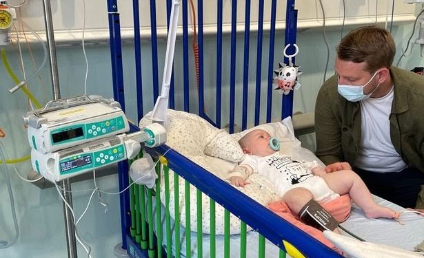 DHURATË JETE PËR 1 QERSHORIN/ Fëmija merr ilaçin më të shtrenjtë në botë, 2.2 milionë euro