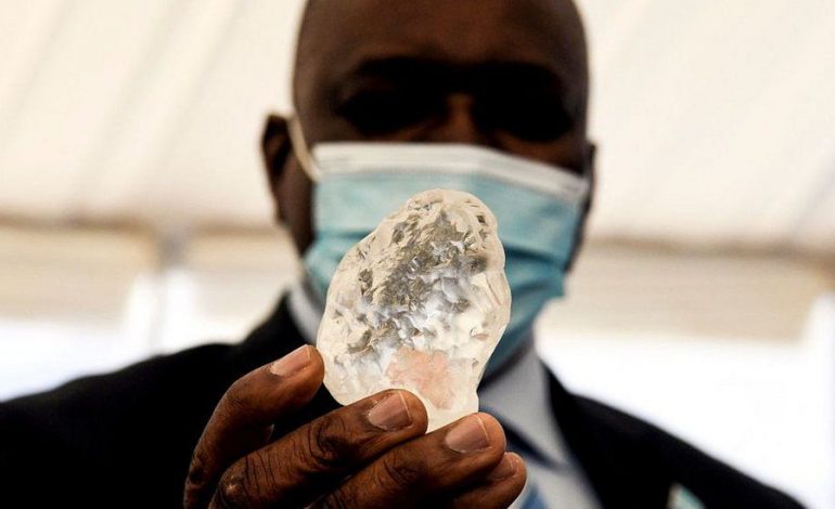 ZBULOHET DIAMANTI GJIGANT NË BOTSVANA/ 1.098 karat, i treti në botë për nga madhësia