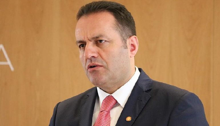 PËRGËNJESHTRON ADRIATIK LLALLËN/ BE: Vlahutin s’ka kërkuar kurrë arrestimin e Sali Berishës (FOTO)