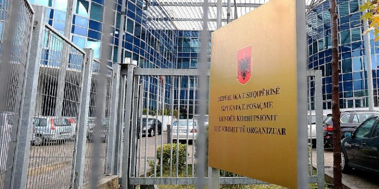 ZBARDHEN DETAJE/ Mori 2 mijë euro për të liruar nga qelia të pandehurin, si ra në “rrjetë” prokurori i Kukësit