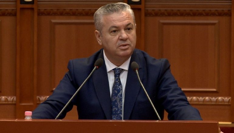 I PËRGJIGJET BASHËS/ Murrizi: Klloun pa karakter. Bëre deputetë Gjekmarkajn e Markun që të degjeneruan para 4 vitesh