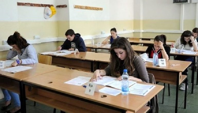 SOT PROVIMI I PARË I MATURËS SHTETËRORE 2021/ 34 mijë maturantë në testin e gjuhës së huaj