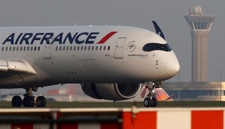 VINTE NGA…/ Bombë në një avion në aeroportin e Parisit, evakuohen pasagjerët