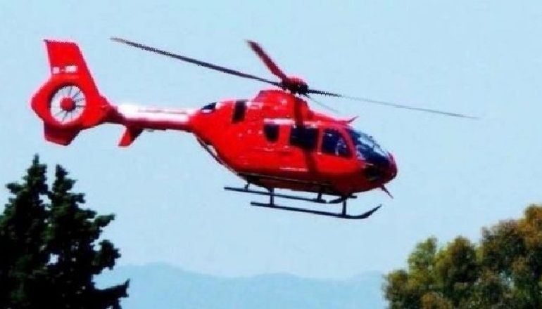 E RËNDË/ Rëshqiti duke mbledhur midhje, 58 vjeçari nga Saranda transportohet me helikopter…