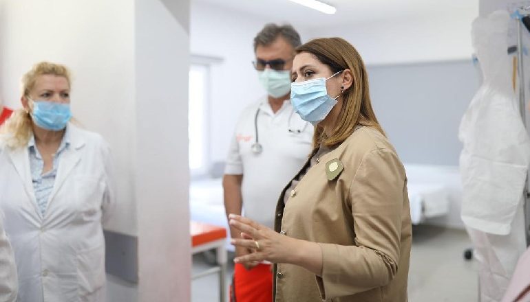 QENDRAT SHËNDETËSORE VERORE/ Manastirliu: Teste të shpejta të Covid 19 për turistët dhe stafe të trajnuar