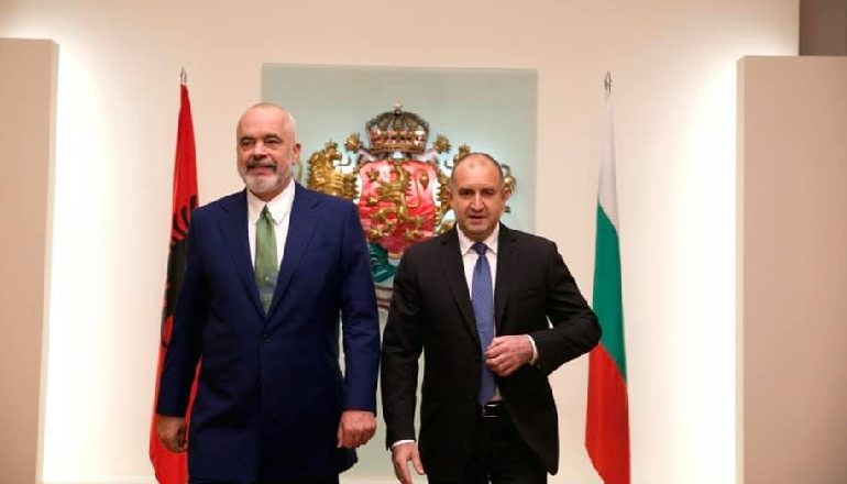 MËNGJES PUNE ME PRESIDENTIN BULLGAR/ Rama bisedime për ngërçin me Maqedoninë e Veriut: Pengon thirrjen…