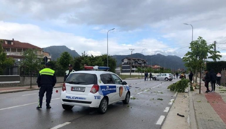 AKSIDENT I TREFISHTË NË AKSIN FUSHË KRUJË-TAPIZË/ 4 të lënduar mes tyre edhe dy foshnje. Arrestohet 32-vjeçari