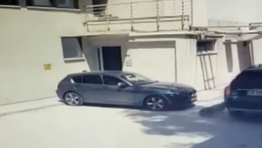 SHTYPI QËLLIMISHT QENIN/ Shpallet në kërkim shoferi në Durrës (VIDEO)
