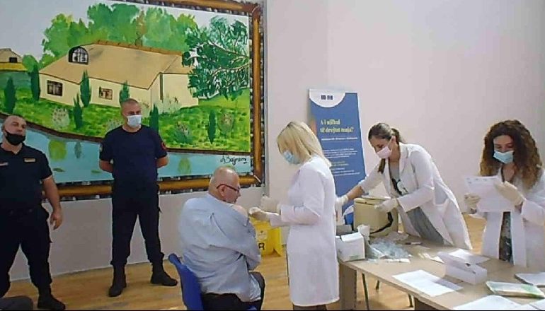 VAKSINIMI ANTI-COVID NË BURGJE/ Gjonaj: Deri më tani janë vaksinuar 143 të dënuar