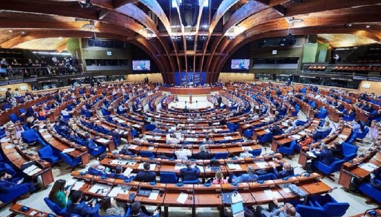 25 PRILLI/ Reporterët e Asamblesë Parlamentare të KE: Votimi, i qetë! Identifikimi e votimi elektronik forcoi besimin e…