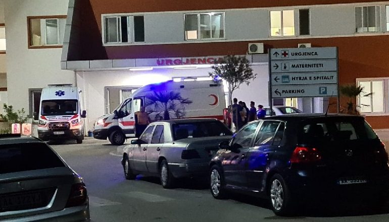 E RËNDË NË SARANDË/ Fëmija 4-vjeçar bie nga ballkoni teksa po luante, dërgohet…