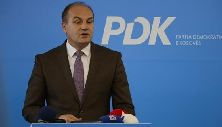 PAK DITË PARA ZGJEDHJEVE NË PDK/ Enver Hoxhaj jep dorëheqjen nga drejtimi i partisë