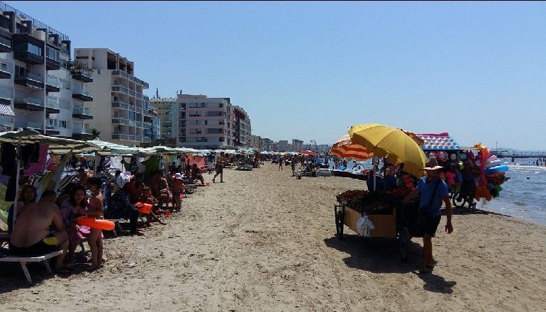 TEMPERATURAT E LARTA/ Mjeku Kalo: Fëmijët nën 5 vjeç dhe të rriturit mbi 65-vjeç më të rrezikuarit! Bëni kujdes me…