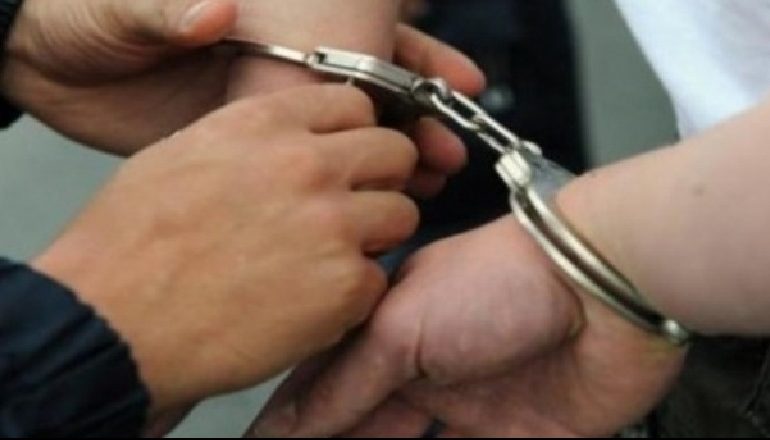 E FUNDIT/ Arrestohet për korrupsion drejtuesi i Prokurorisë së Kukësit, Karriqi. Ndalohet shoferi i tij dhe…