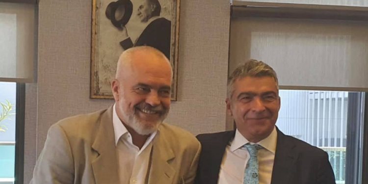 FOTO E DITËS/ Rama takon distributorin turk: Folëm për ndërtimin e fabrikës së vaksinave në Shqipëri