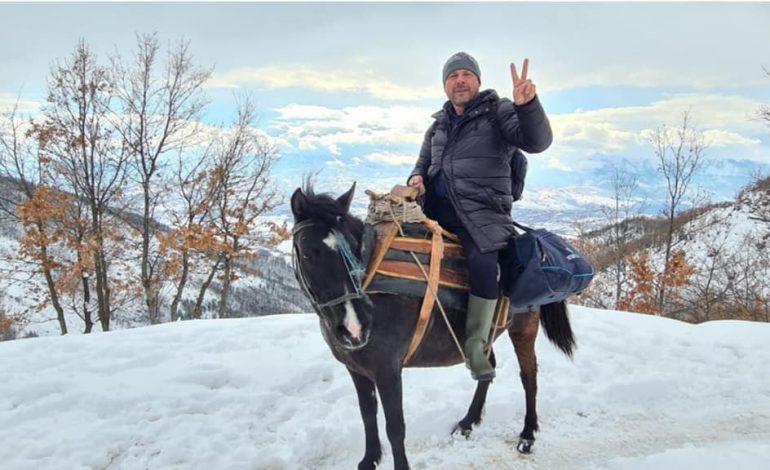 NOSTALGJIK PËR FUSHATËN ELEKTORALE/ Xhelal Mziu publikon fotot mbi… mushkë