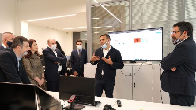 KONTROLL DHE MBROJTJE TERRITORI/ Bledi Çuçi viziton kompaninë turke që do prodhojë dronët