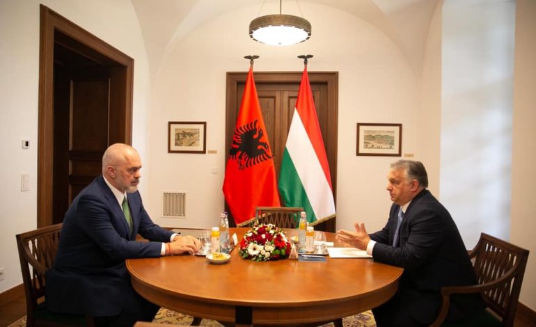 SHQIPËRI-HUNGARI/ Marrëveshje për njohjen e certifikatave të vanksinimit anti Covid. E para me një vend të BE