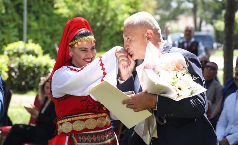 SHKARKIMI/ Meta ia merr valles, “revoltohen” qytetarët: Qoftë shfaqja e fundit e turpit që organizon…