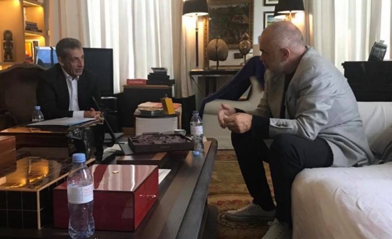 FOTOLAJM/ Rama TAKIM me ish-Presidentin e Francës, Sarkozy: Me një mik special me të cilin kam…