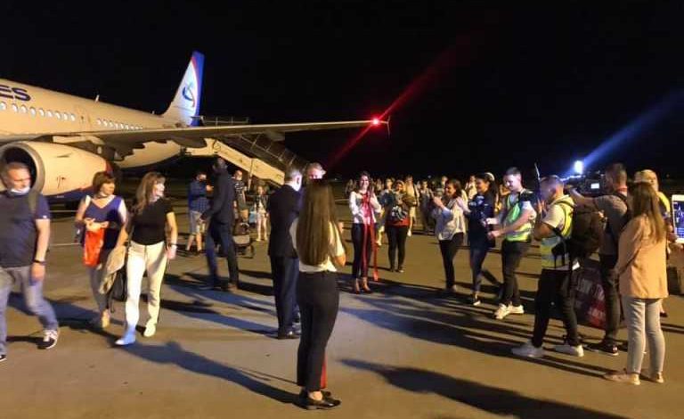 LAJM I MIRË PËR SEZONIN TURISTIK/ Mbërrijnë rusët e parë në Shqipëri. Javët në vijim…