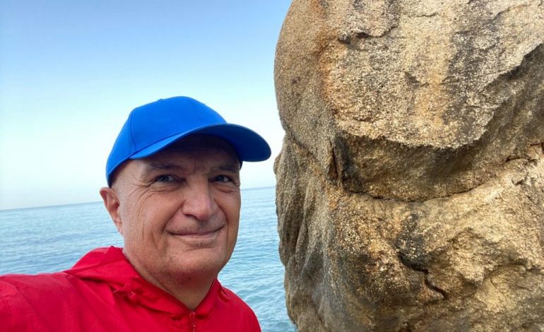 POSTON 6 SELFIE/ Ilir Meta njofton popullin: Po largohem nga Piqerasi, por mezi pres…