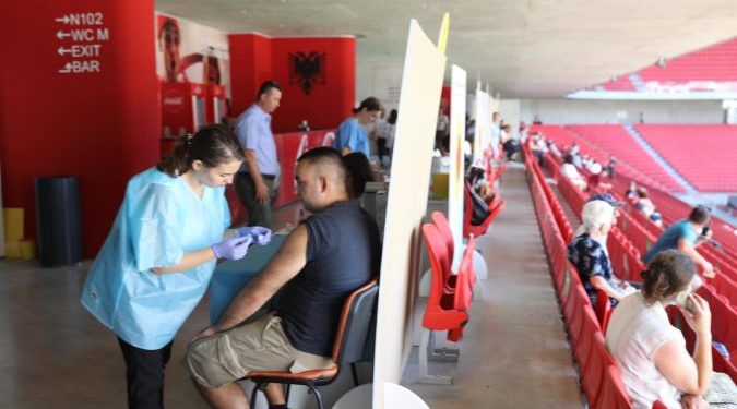 VAKSINIMI MBI 18 VJEÇ/ Manastirliu: Po ecën me ritme të mira, qendrat të hapura deri ne orën 20:00