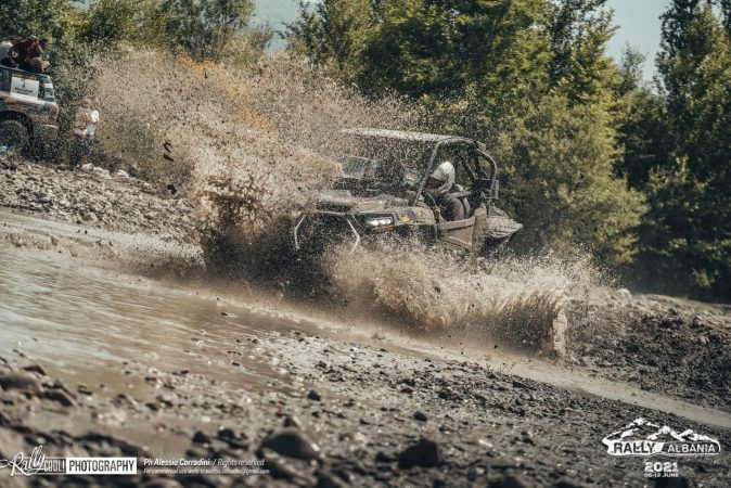 PROMOVON SHQIPËRINË “Rally Albania” mbyll sfidën në Tiranë, shpallen fituesit e garës së makinave