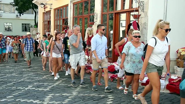 PA TEST COVID APO DOKUMENT TJETËR/ Shqipëria hap kufijtë për turistët nga mbarë bota