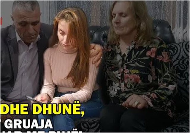 TË TJERA PAMJE NGA VRASJA NË TIRANË/ Një grua ulëret dhe i afrohet viktimës në tokë (VIDEO)
