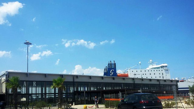 VINTE NGA SHQIPËRIA/ Kapet me 1 kg kokainë drejtuesi i kamionit në Brindizi