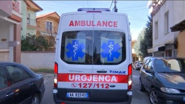 NGJARJE E RËNDË NË BERAT/ Fqinjët gjejnë të varur në banesë një grua. Policia…