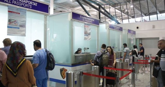 VENDIMI I BE/ Shqiptarët lejohen të udhëtojnë pa kufizime, çfarë duhet të dini