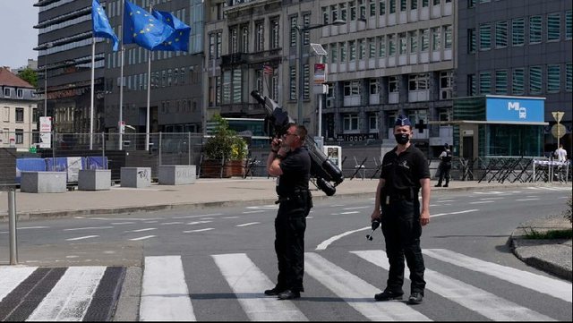 SHMANG SULMET NGA AJRI/ Si funksionon arma anti-dron që mbrojti Biden gjatë turit në Evropë (VIDEO)
