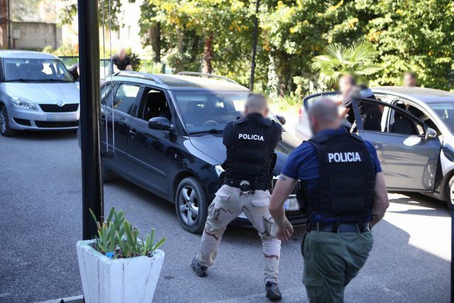 KOKAINË DHE ARRATISJE NGA BURGU/ Çfarë ndodhi në Tiranë 24 orët e fundit, disa të arrestuar