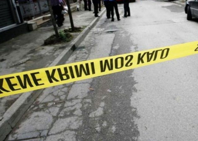 E RËNDË NË LUSHNJE/ Bie nga kati i tretë i banesës, humb jetën 58-vjeçari