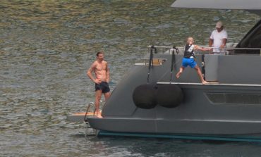 PUSHIMET NË SPANJË/ Aventura e Ibrahimovic me yacht, suedezi “sulmohet” nga disa nudistë (FOTO)