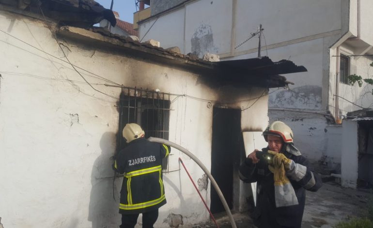 PAMJET EKSKLUZIVE/ Përfshihet nga flakët një banesë në Fushë- Krujë. SHKAKU…